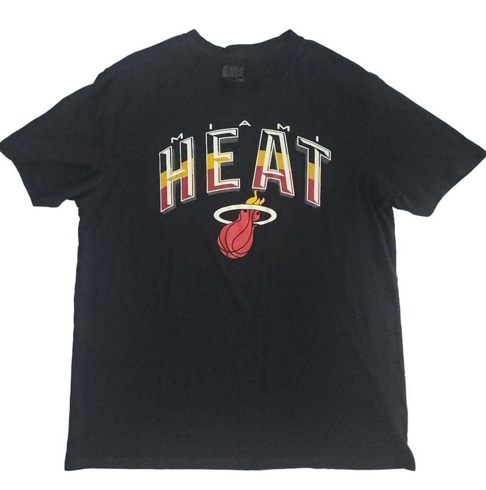 NBA Miami Heat Men's Arched Plexi Short Sleeve Graphic T-Shirt Black XL
